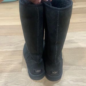 Women’s UGG classic tall boots - Size 9